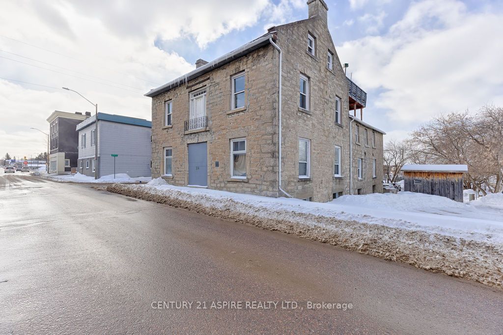 156 Mackay Street Property Photo