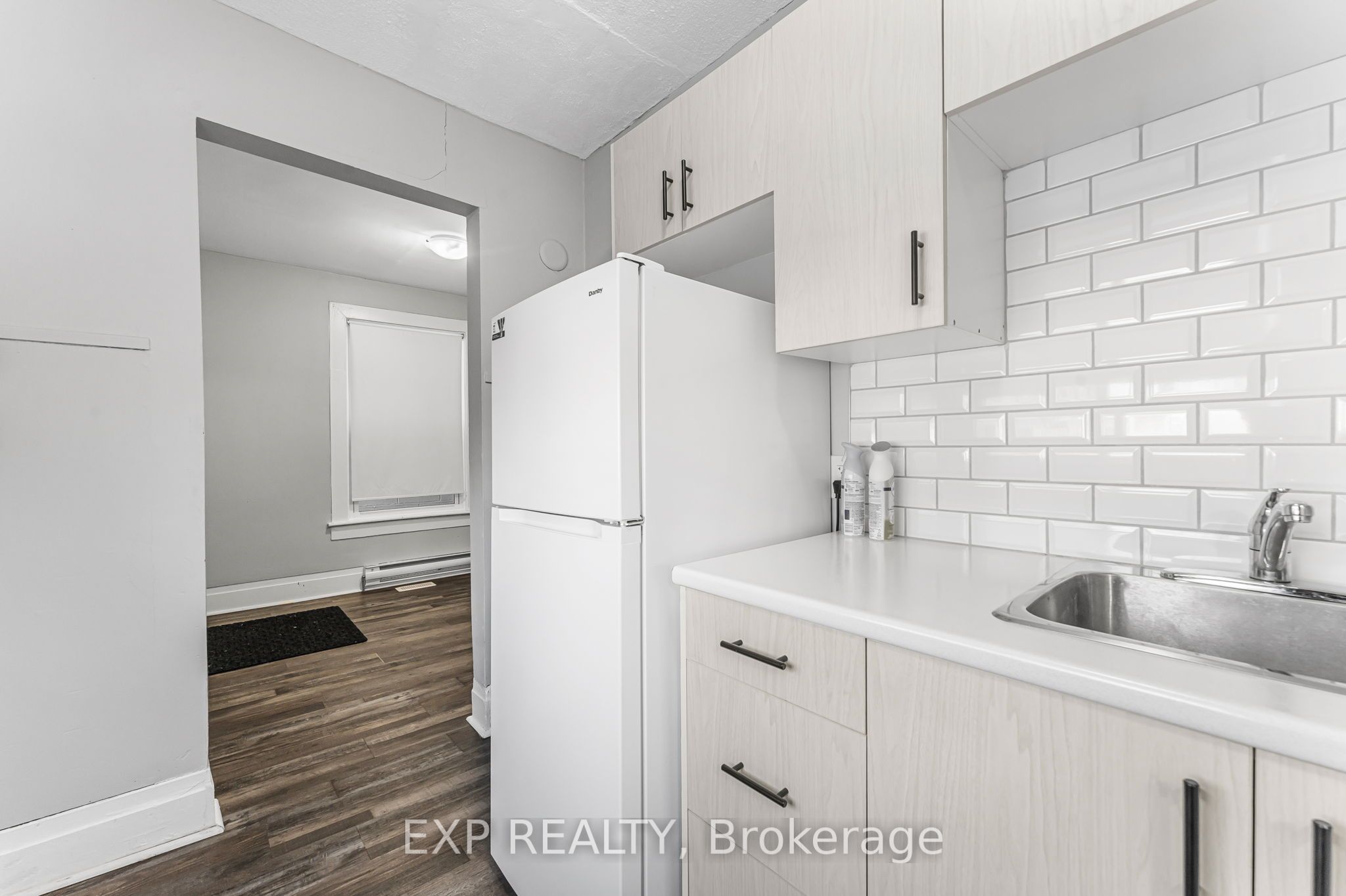 5 - 7 Broadway Avenue Property Photo 7