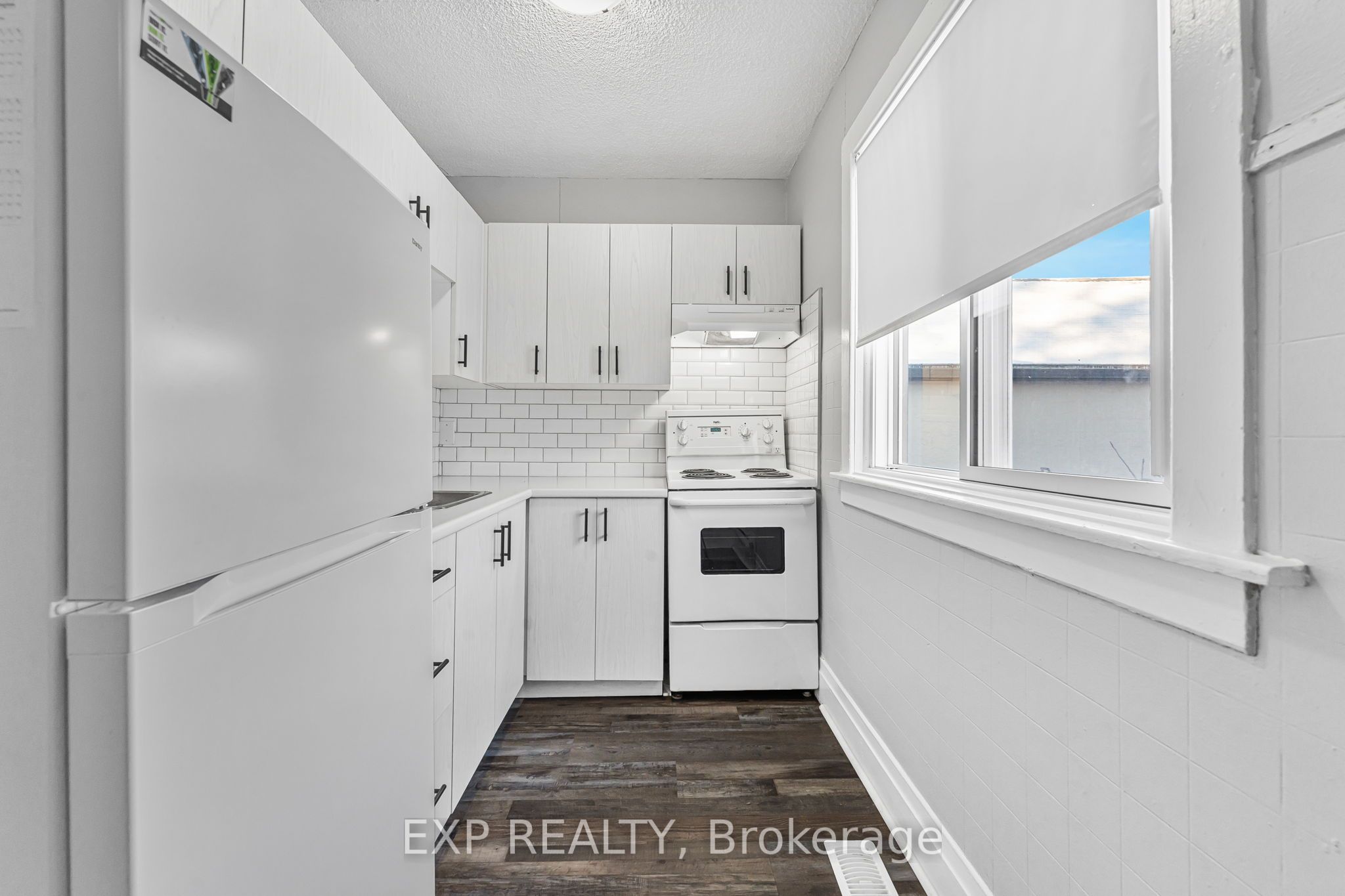 5 - 7 Broadway Avenue Property Photo 8