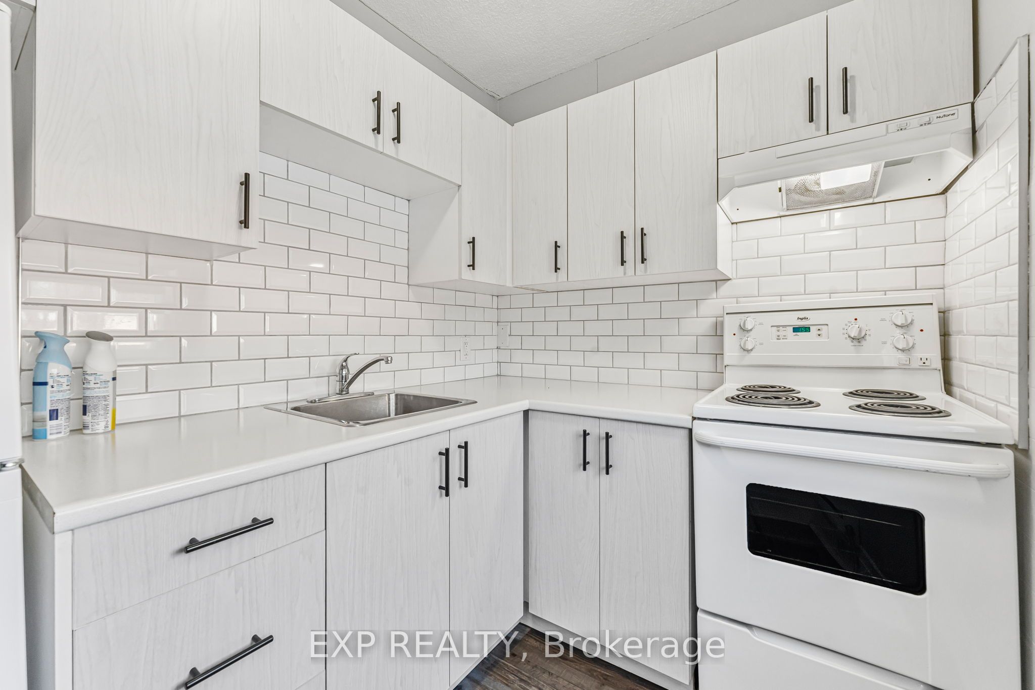 5 - 7 Broadway Avenue Property Photo 9