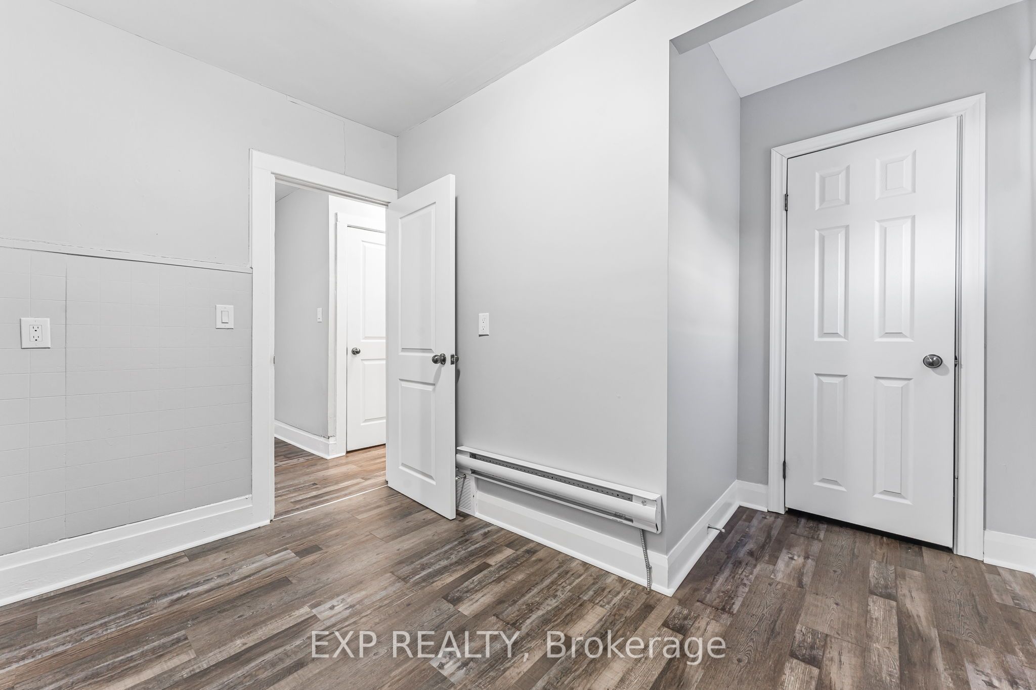 5 - 7 Broadway Avenue Property Photo 10