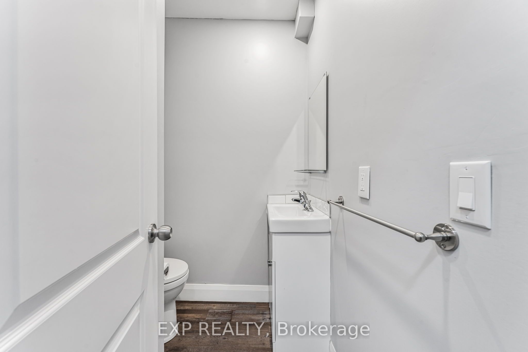 5 - 7 Broadway Avenue Property Photo 12