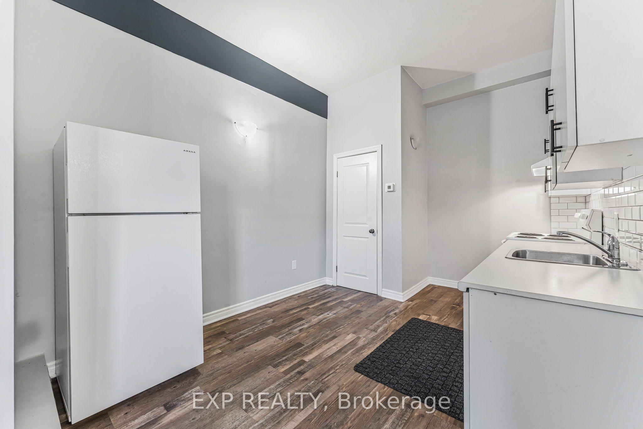 5 - 7 Broadway Avenue Property Photo 15