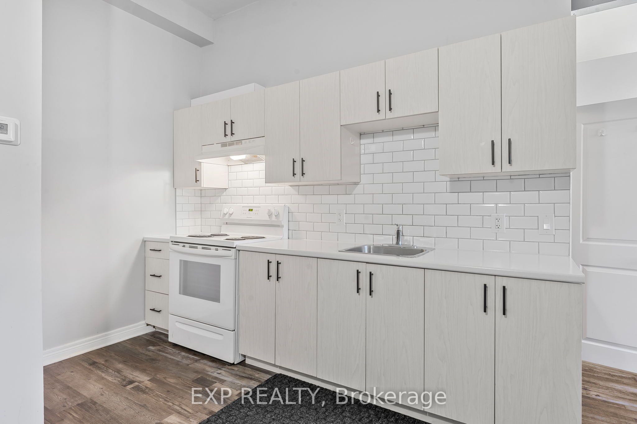 5 - 7 Broadway Avenue Property Photo 16