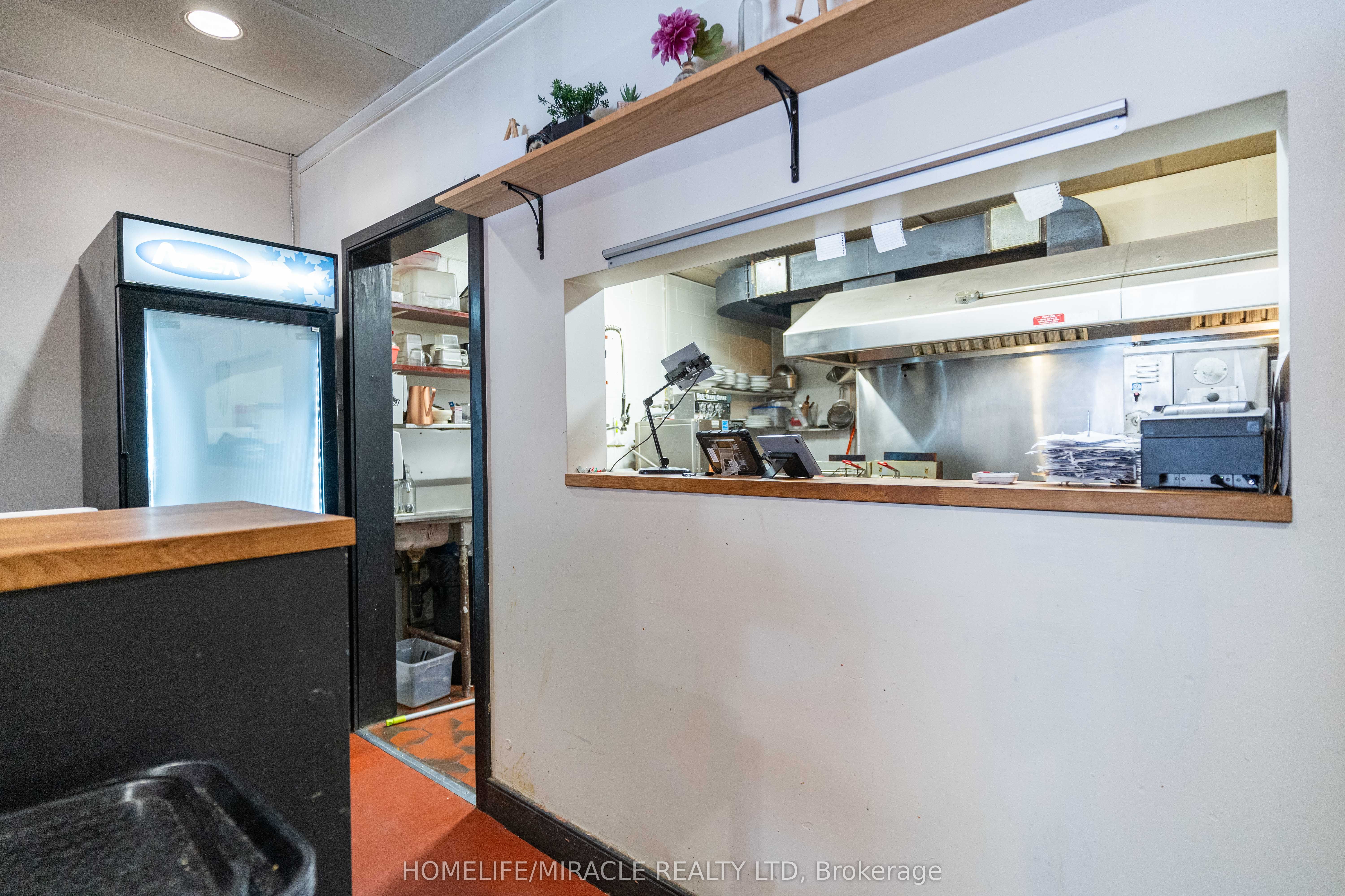 20 Wellington Street Property Photo 10