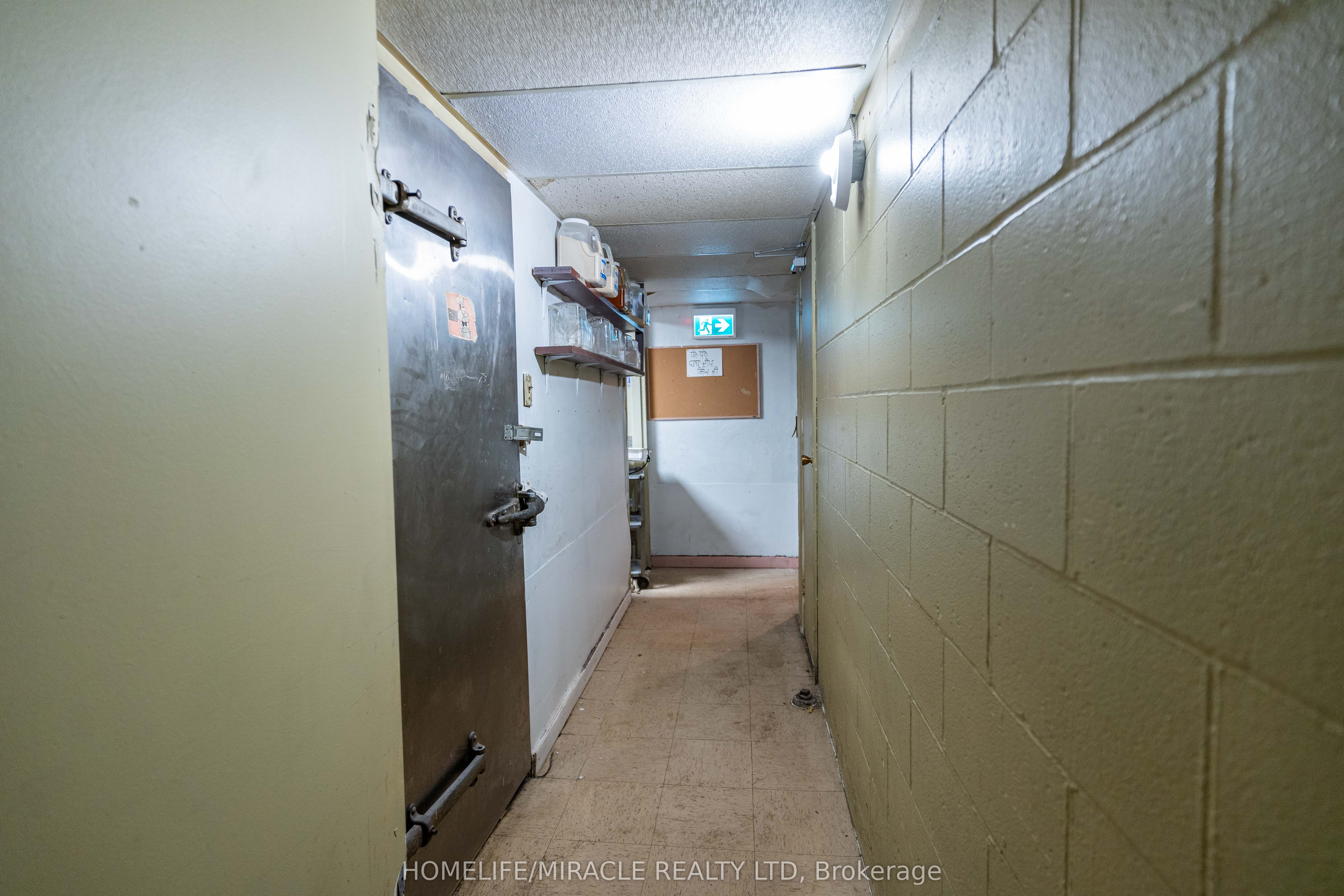 20 Wellington Street Property Photo 33
