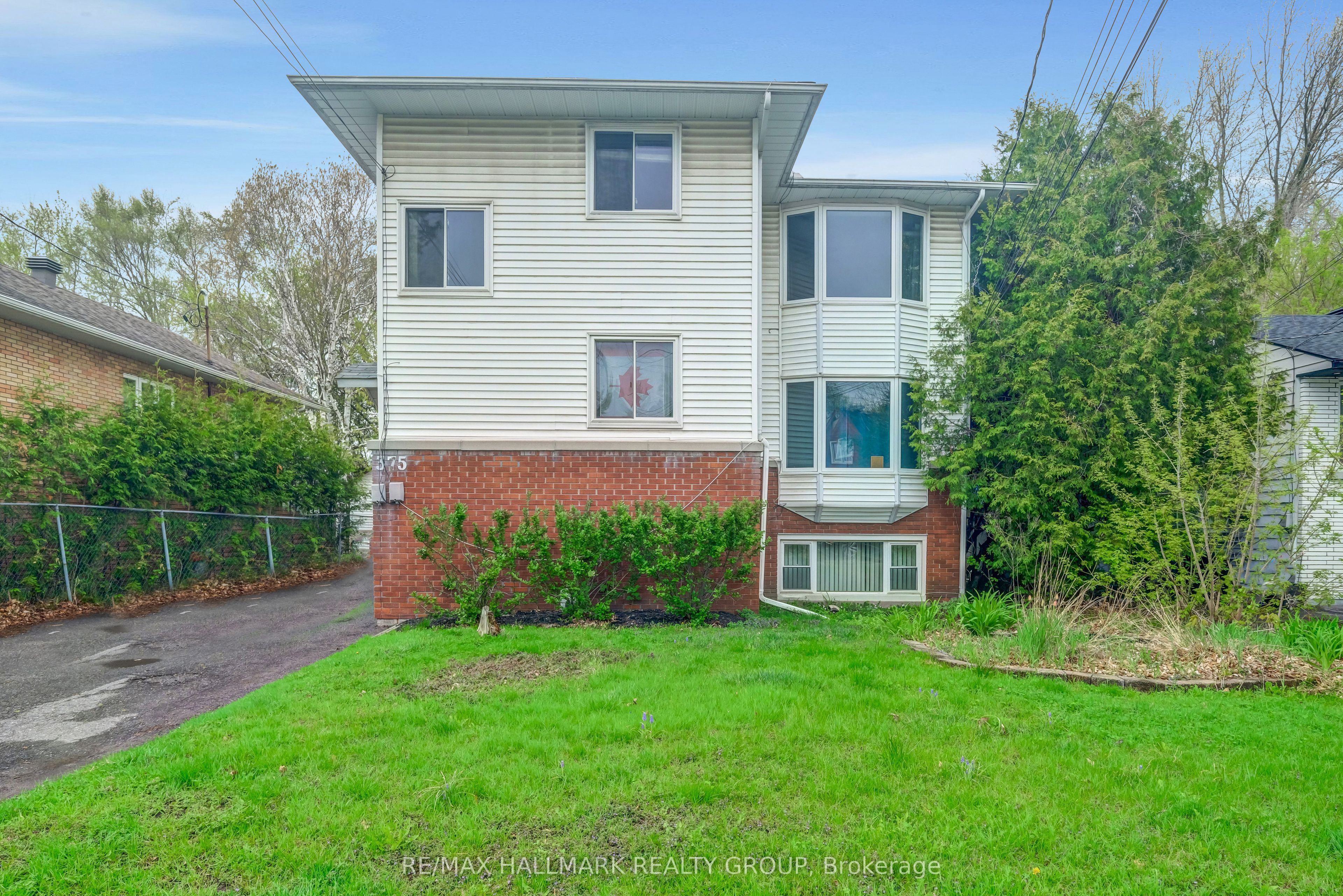 375 St-denis Property Photo