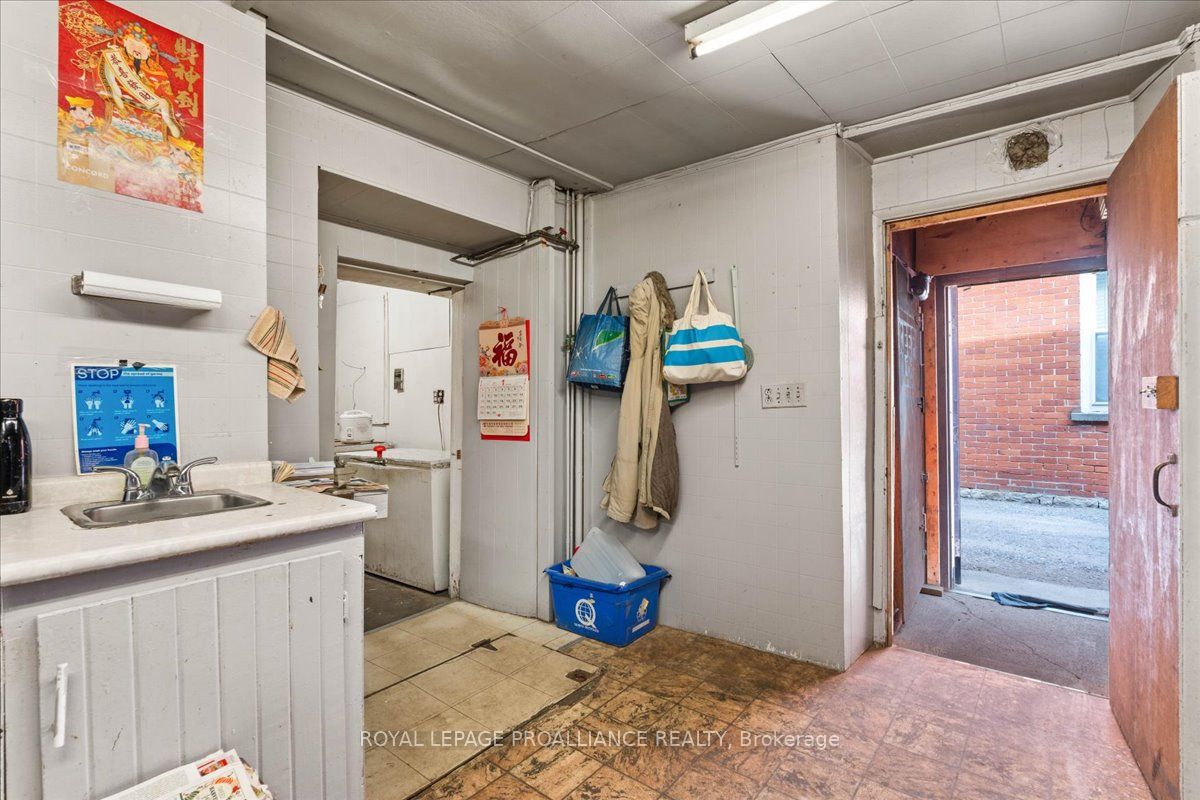 334 Victoria Street Property Photo 13