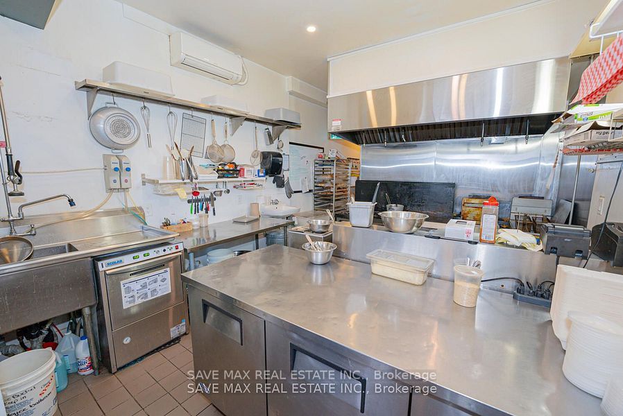 1000 King Street Property Photo 14