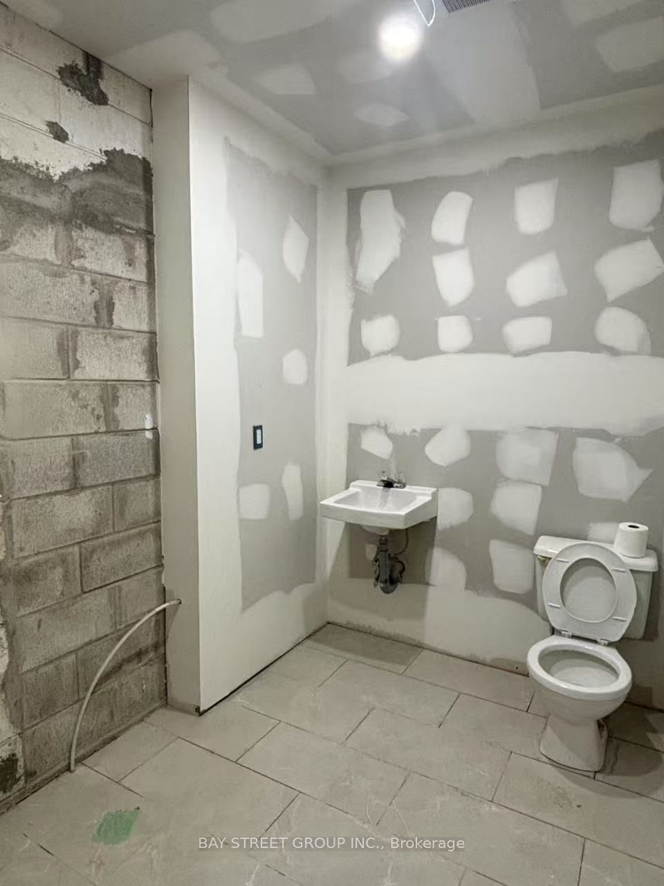6673 Drummond Road Property Photo 8