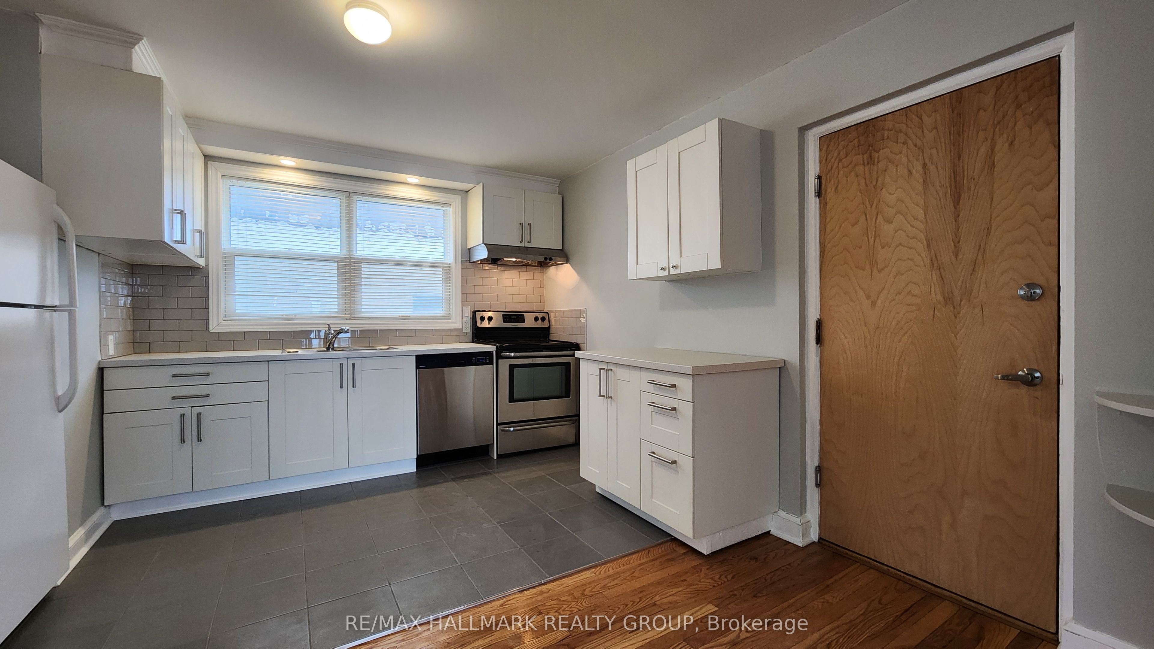 310 Byron Avenue Property Photo 9