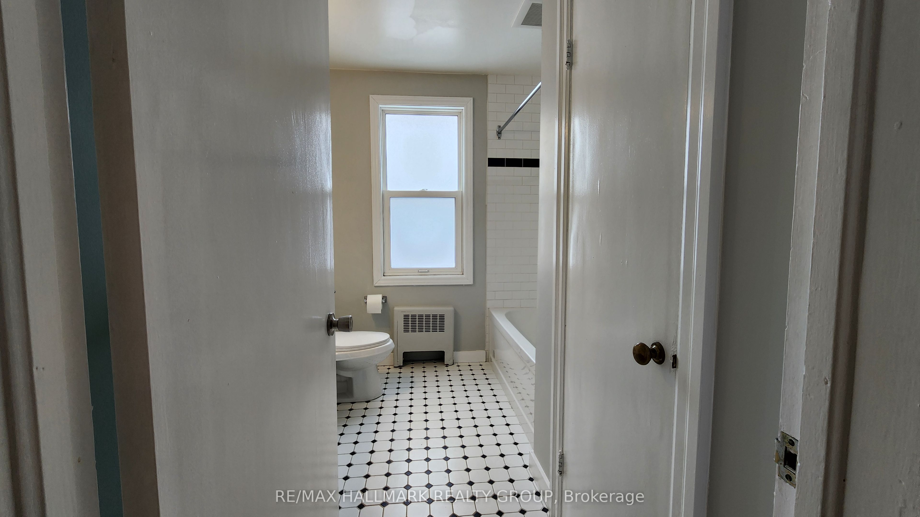 310 Byron Avenue Property Photo 14