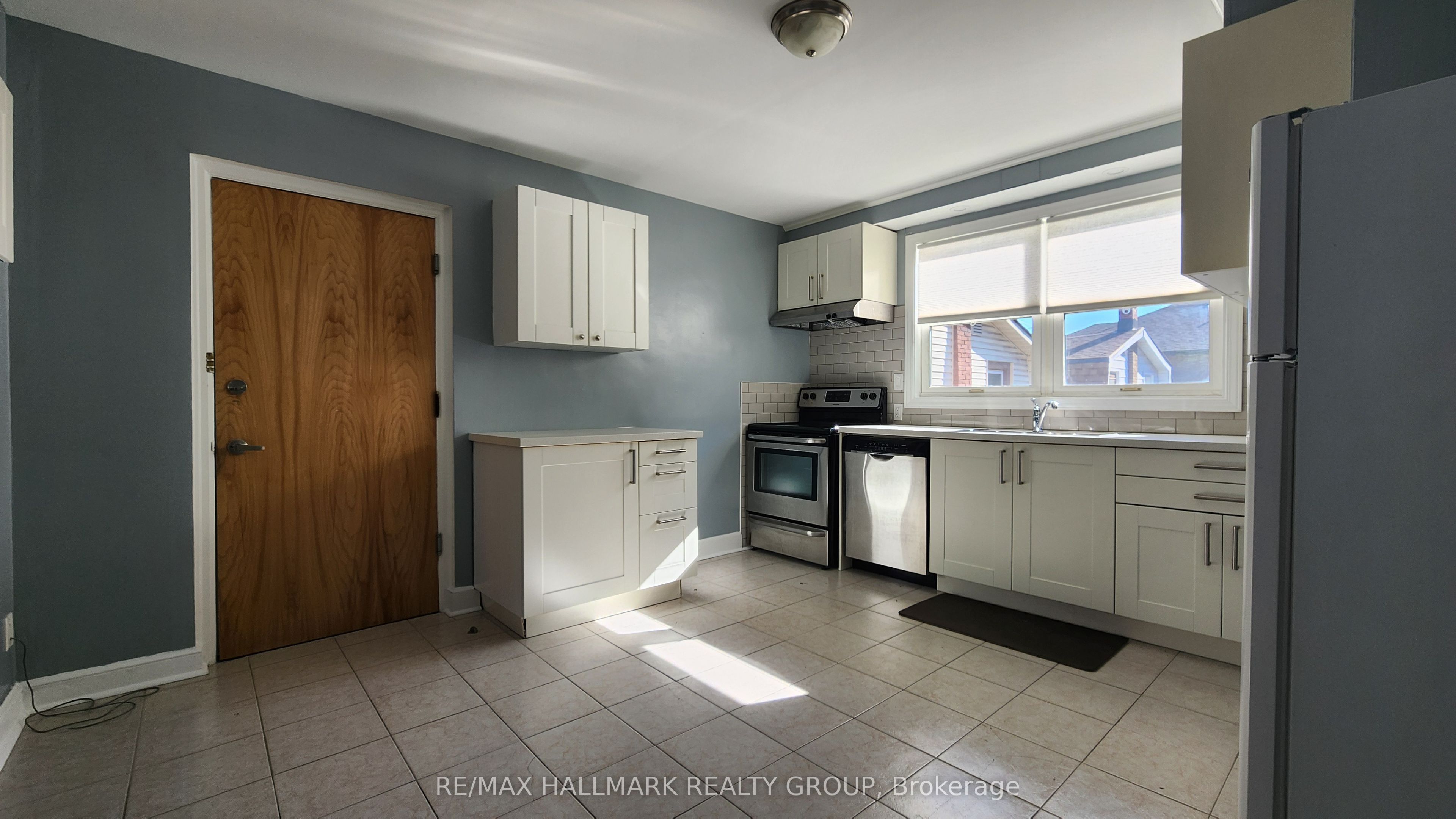 310 Byron Avenue Property Photo 21