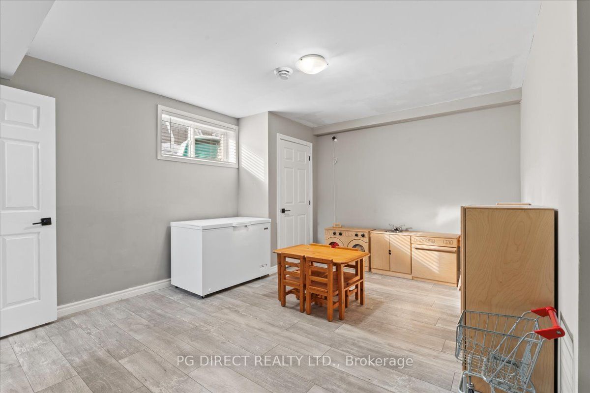 329 Sidney Street Property Photo 12