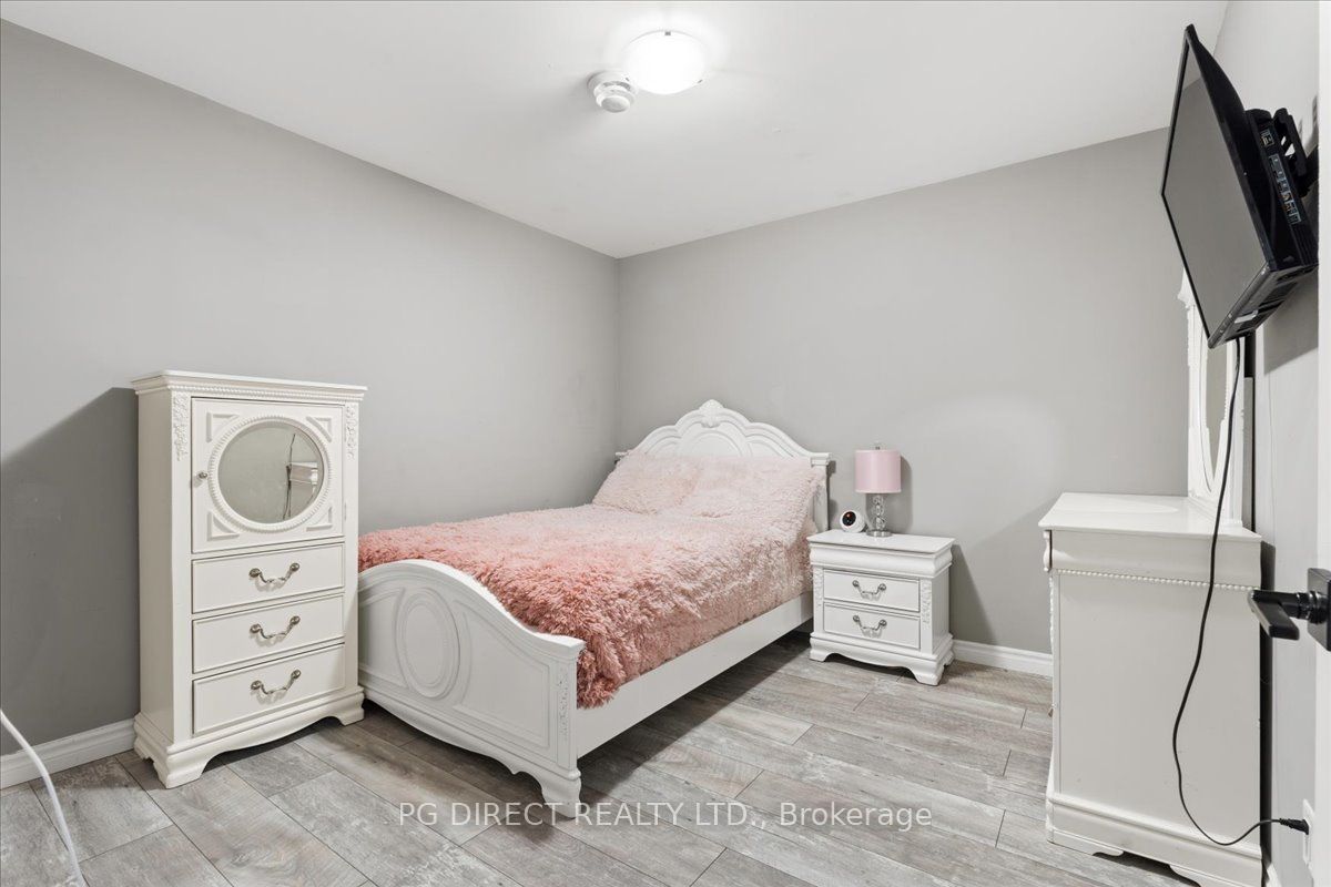 329 Sidney Street Property Photo 15