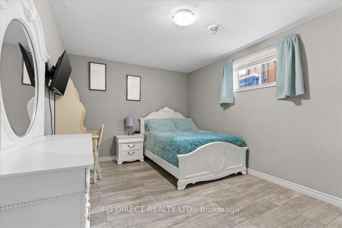 329 Sidney Street Property Photo 16