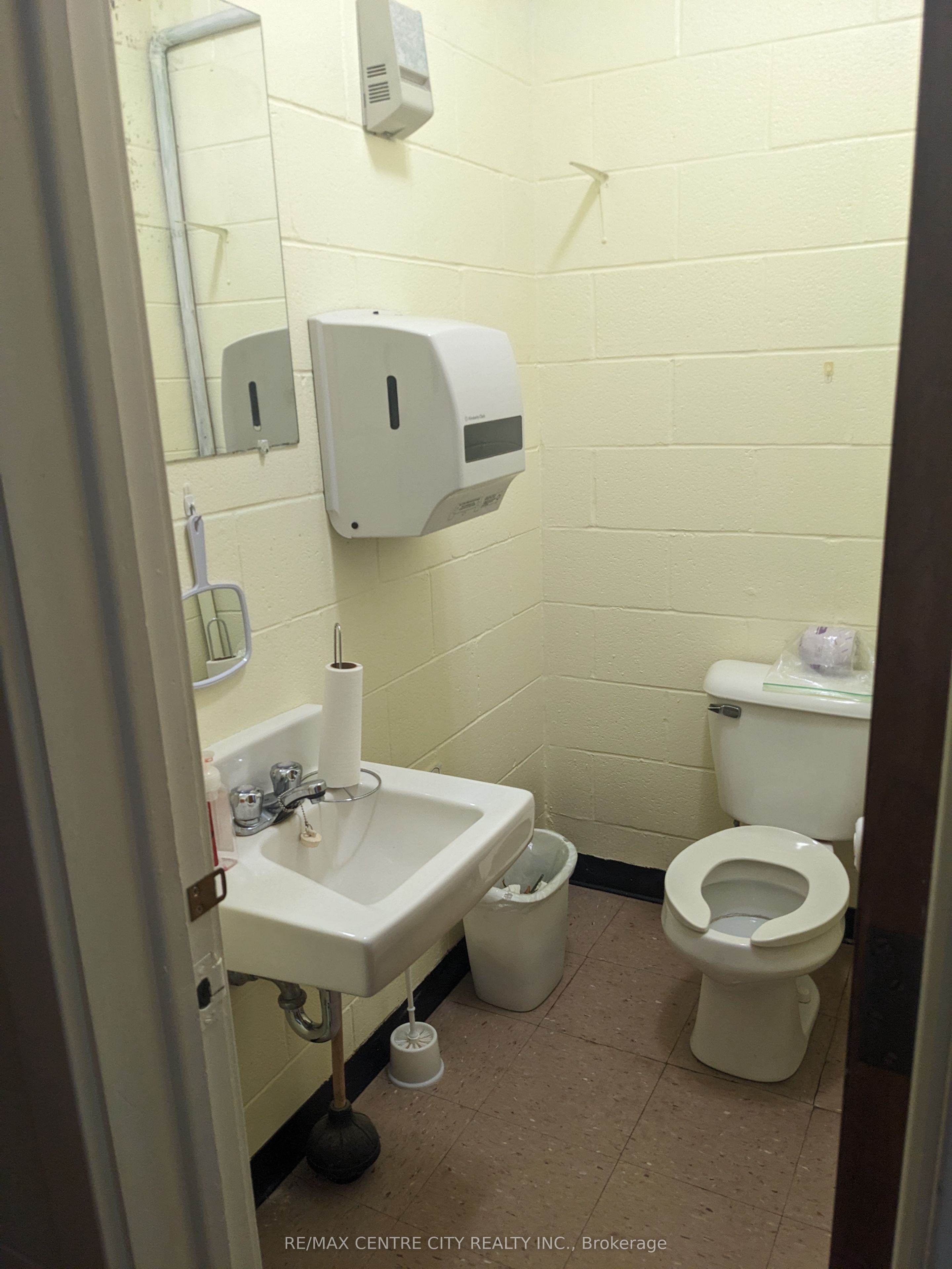 482 Dundas Street Property Photo 11
