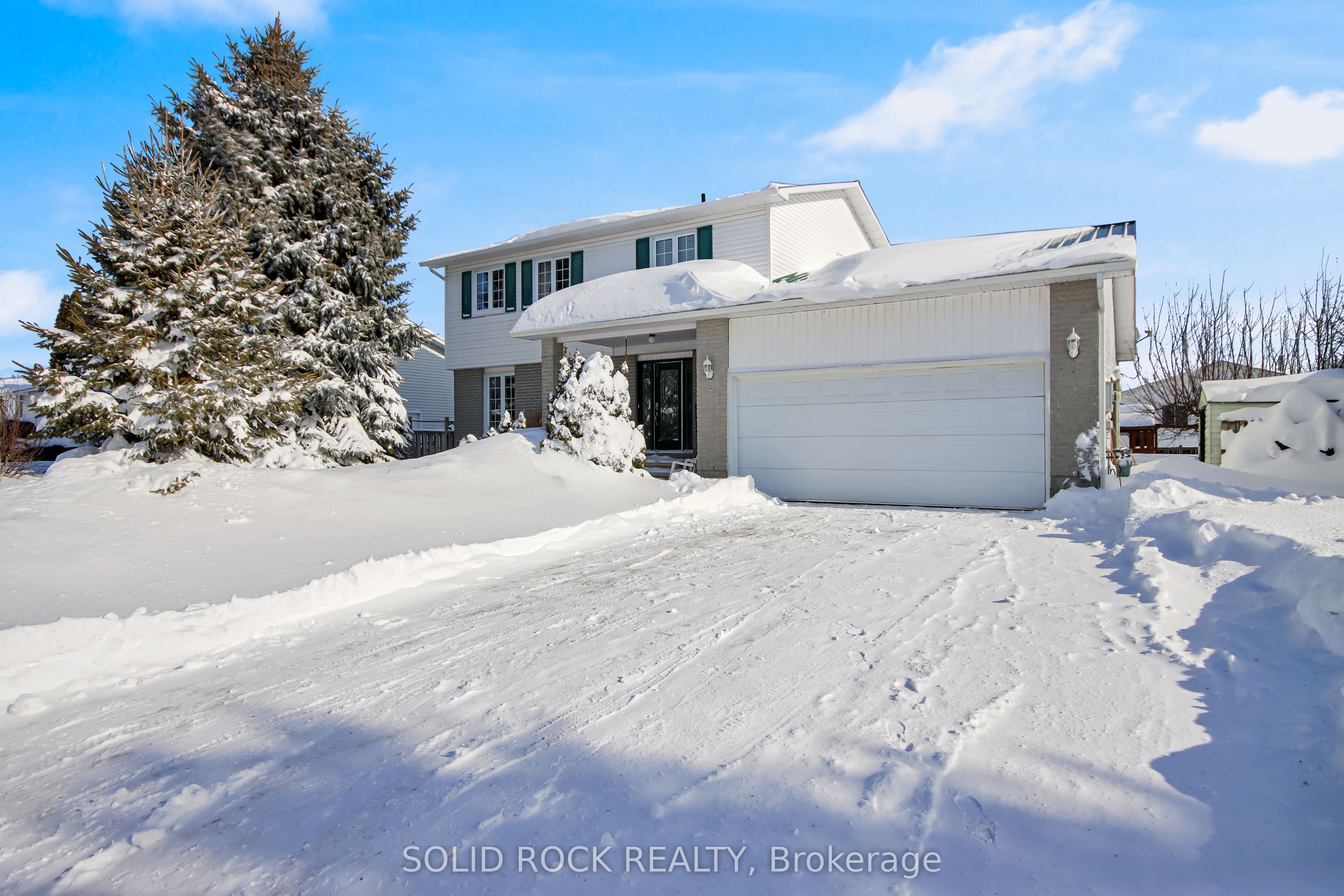 33 Chateau Crescent Property Photo