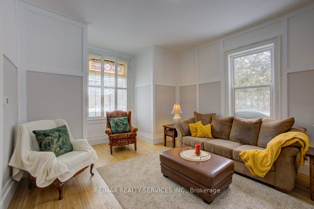 240 Fergus Street Property Photo 3