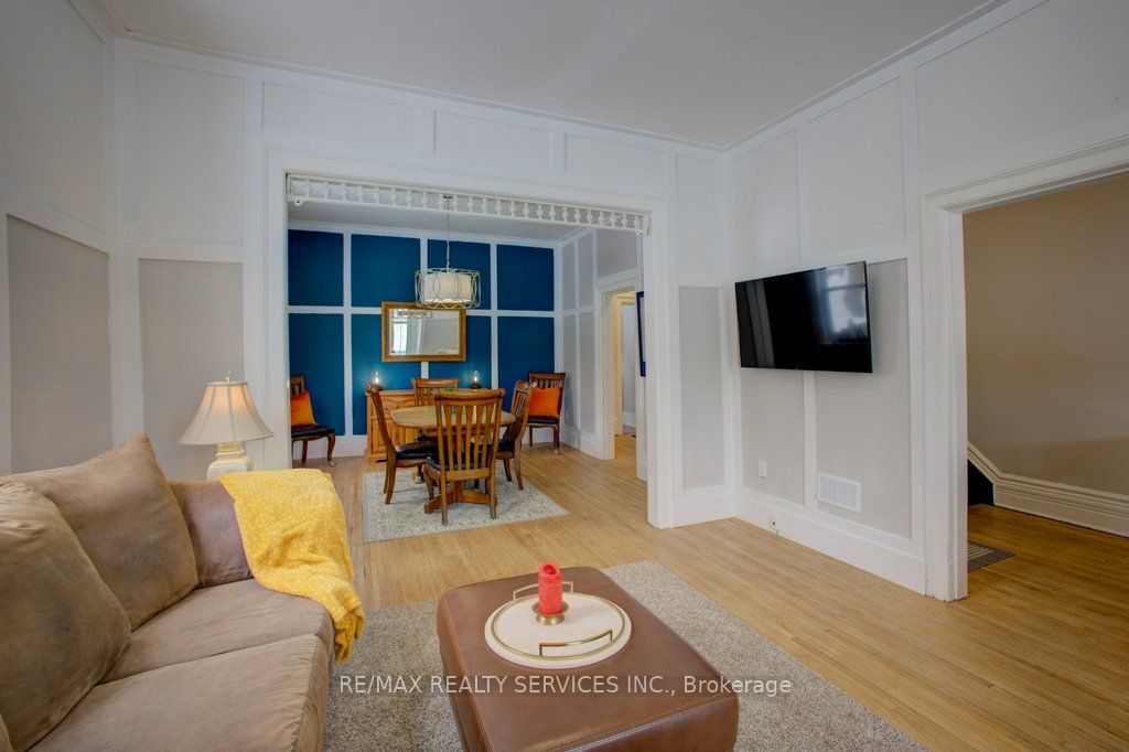 240 Fergus Street Property Photo 6