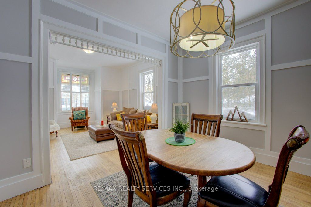 240 Fergus Street Property Photo 9