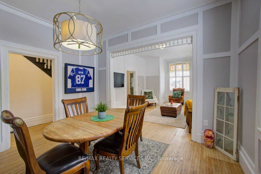 240 Fergus Street Property Photo 10