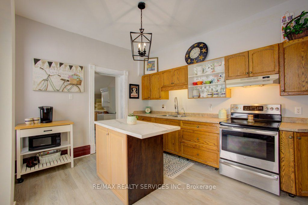 240 Fergus Street Property Photo 12