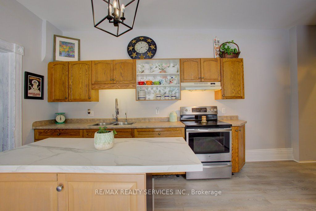 240 Fergus Street Property Photo 13
