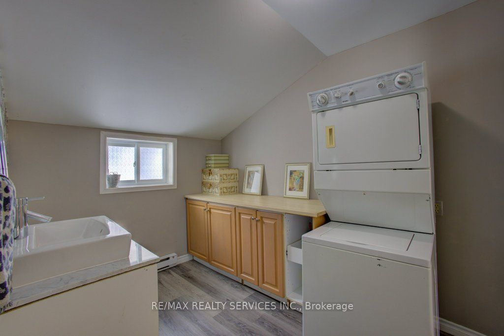 240 Fergus Street Property Photo 18