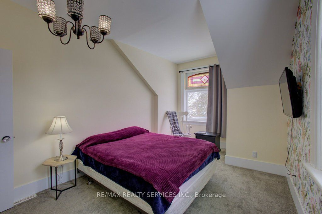 240 Fergus Street Property Photo 21