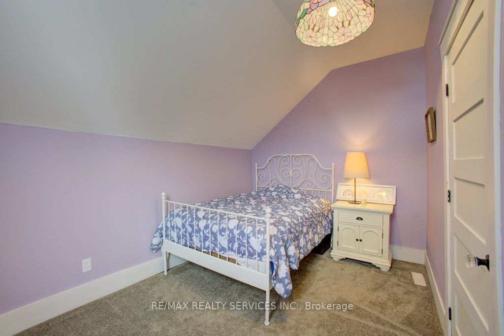 240 Fergus Street Property Photo 22