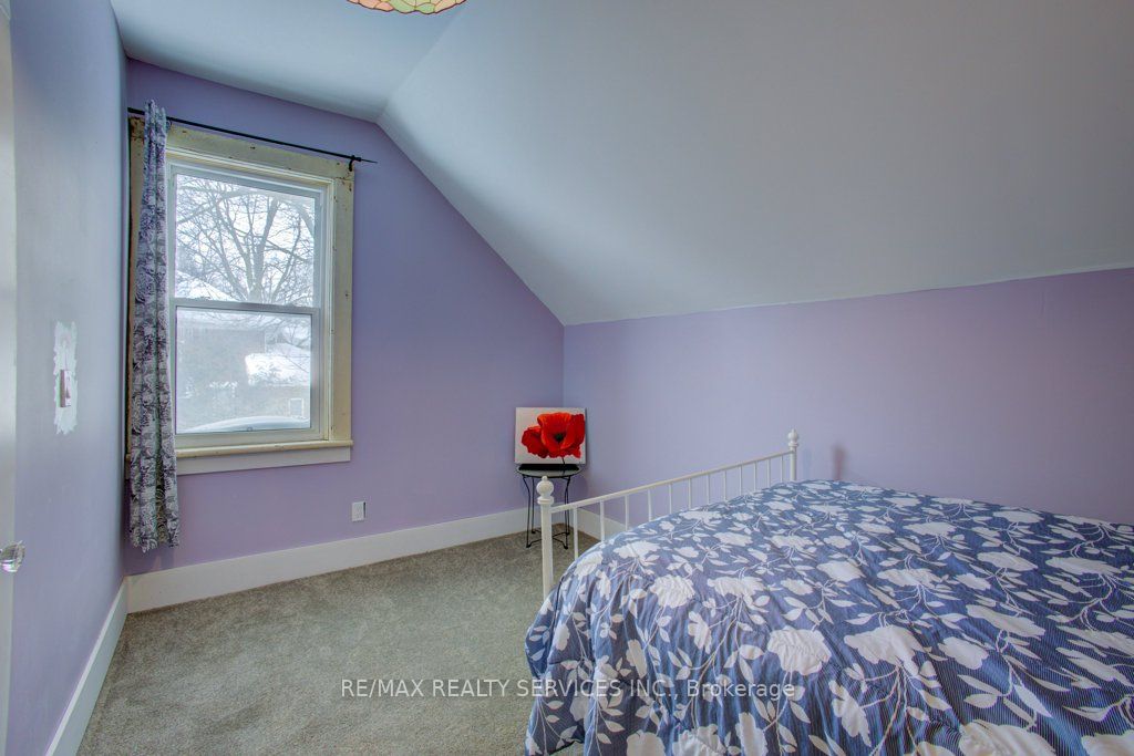 240 Fergus Street Property Photo 23