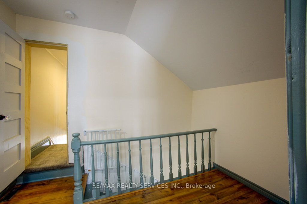 240 Fergus Street Property Photo 24