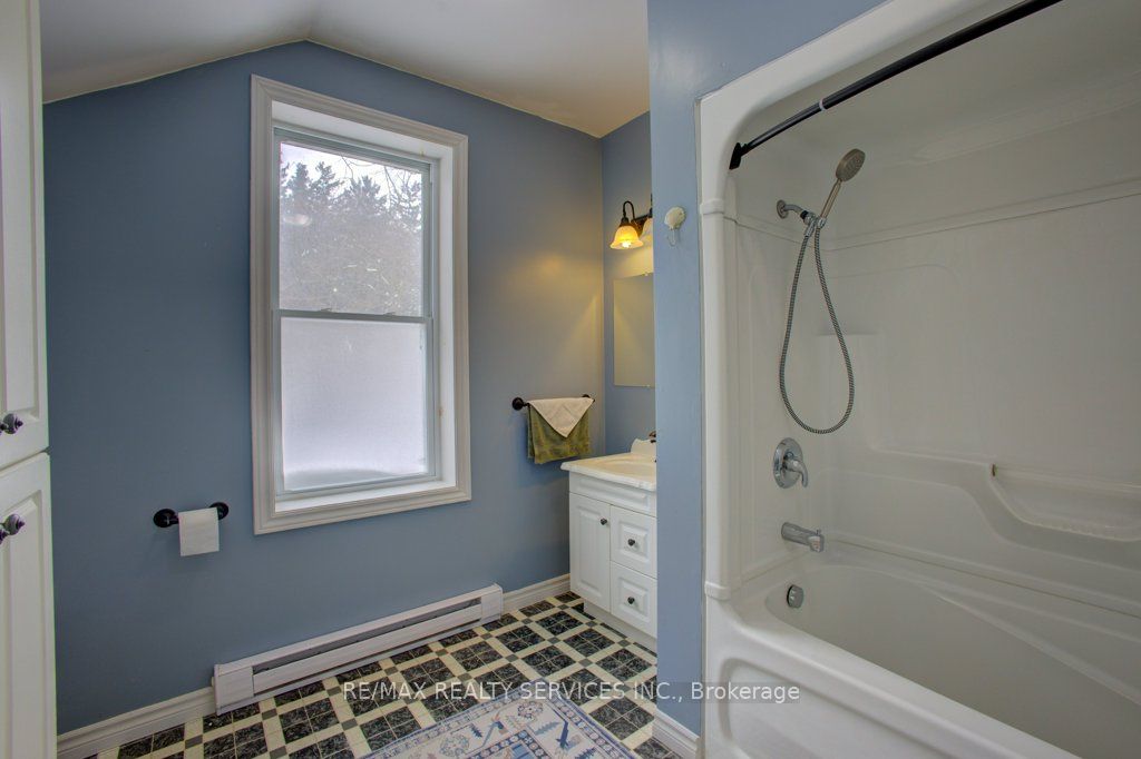 240 Fergus Street Property Photo 25