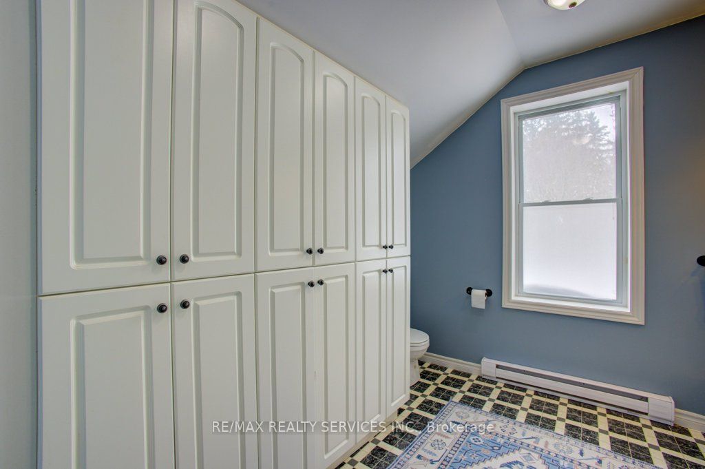 240 Fergus Street Property Photo 26