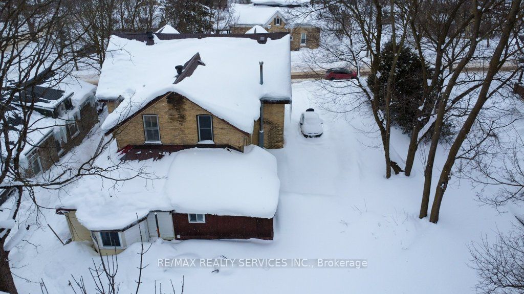 240 Fergus Street Property Photo 31