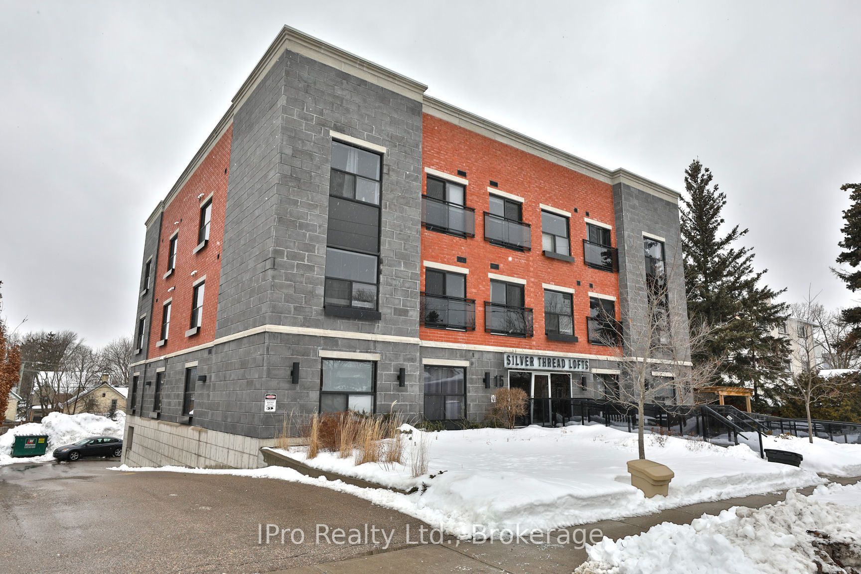 #104 - 15 Devitt Avenue Property Photo 1