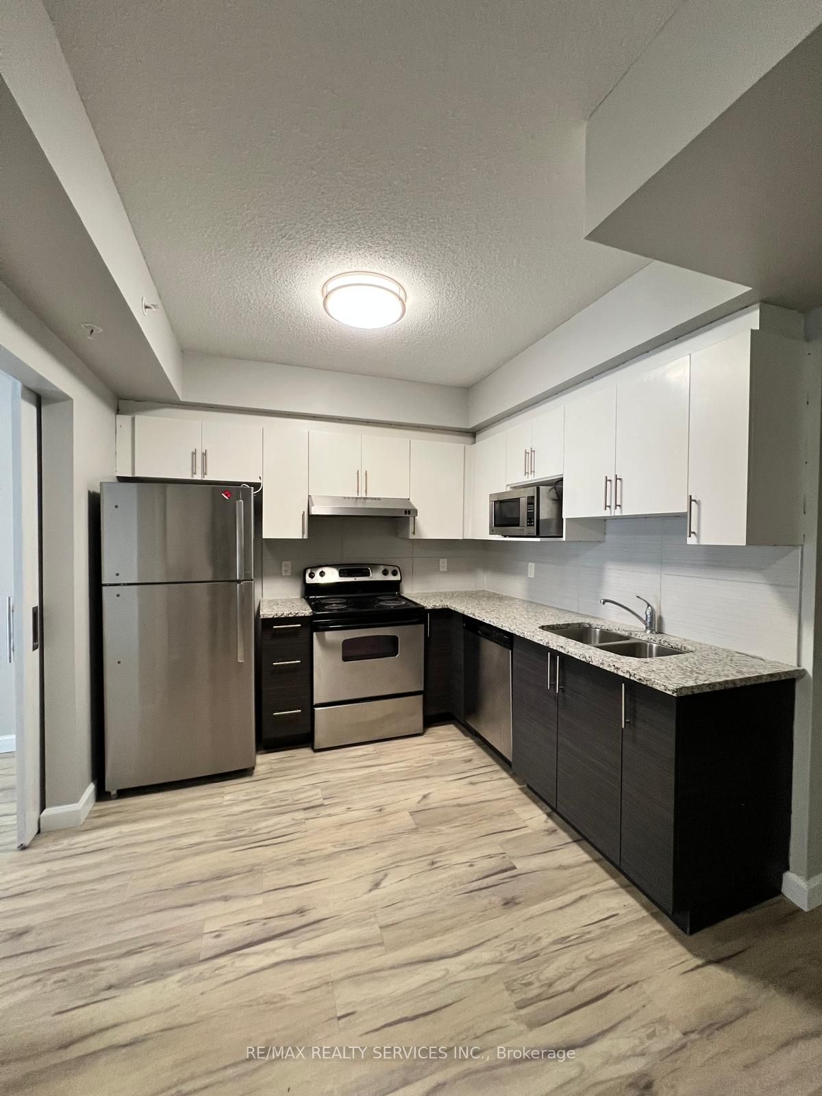 #1617 - 258A Sunview Street Property Photo 1