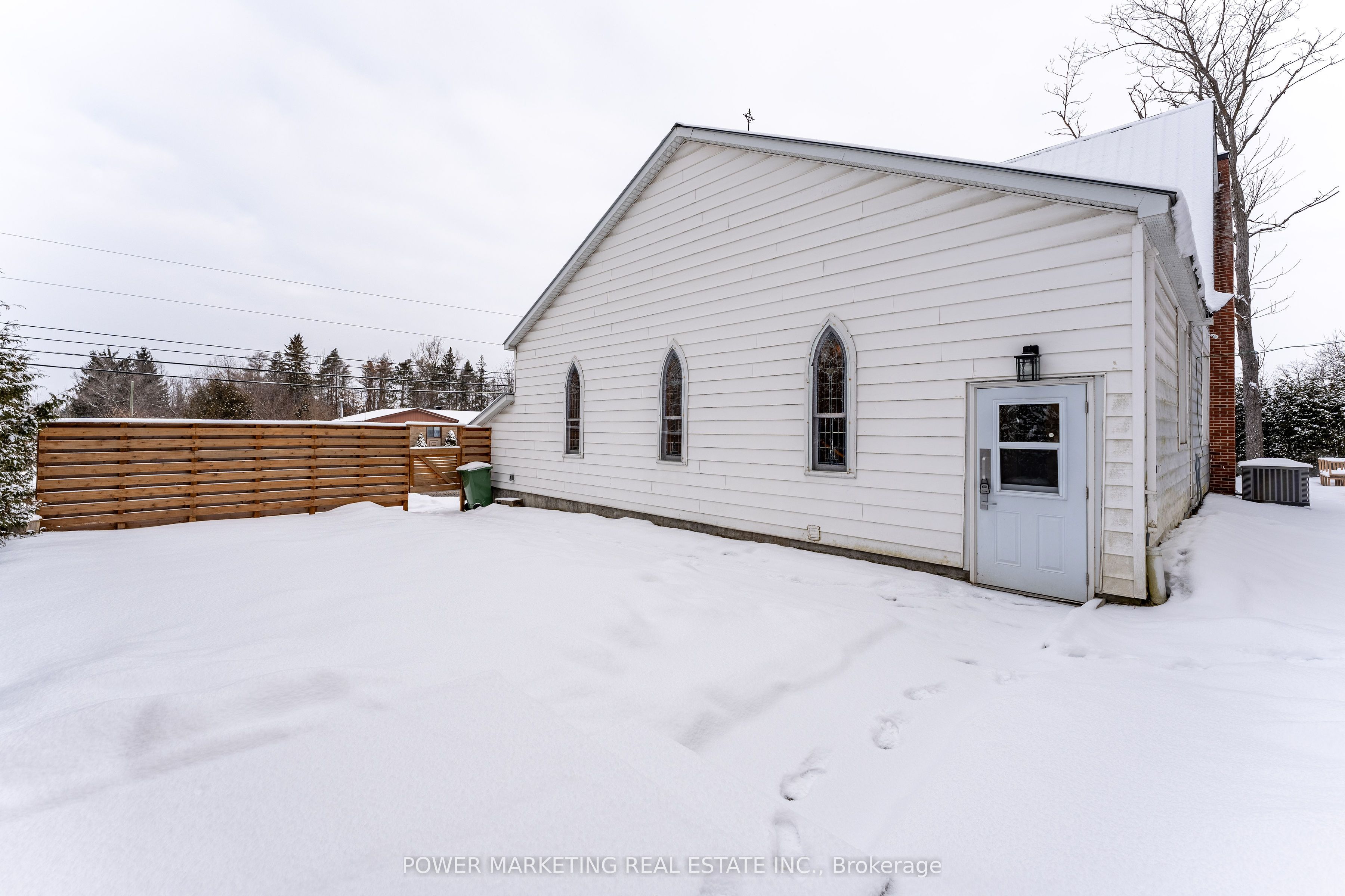2476 Old Montreal Road Property Photo 4