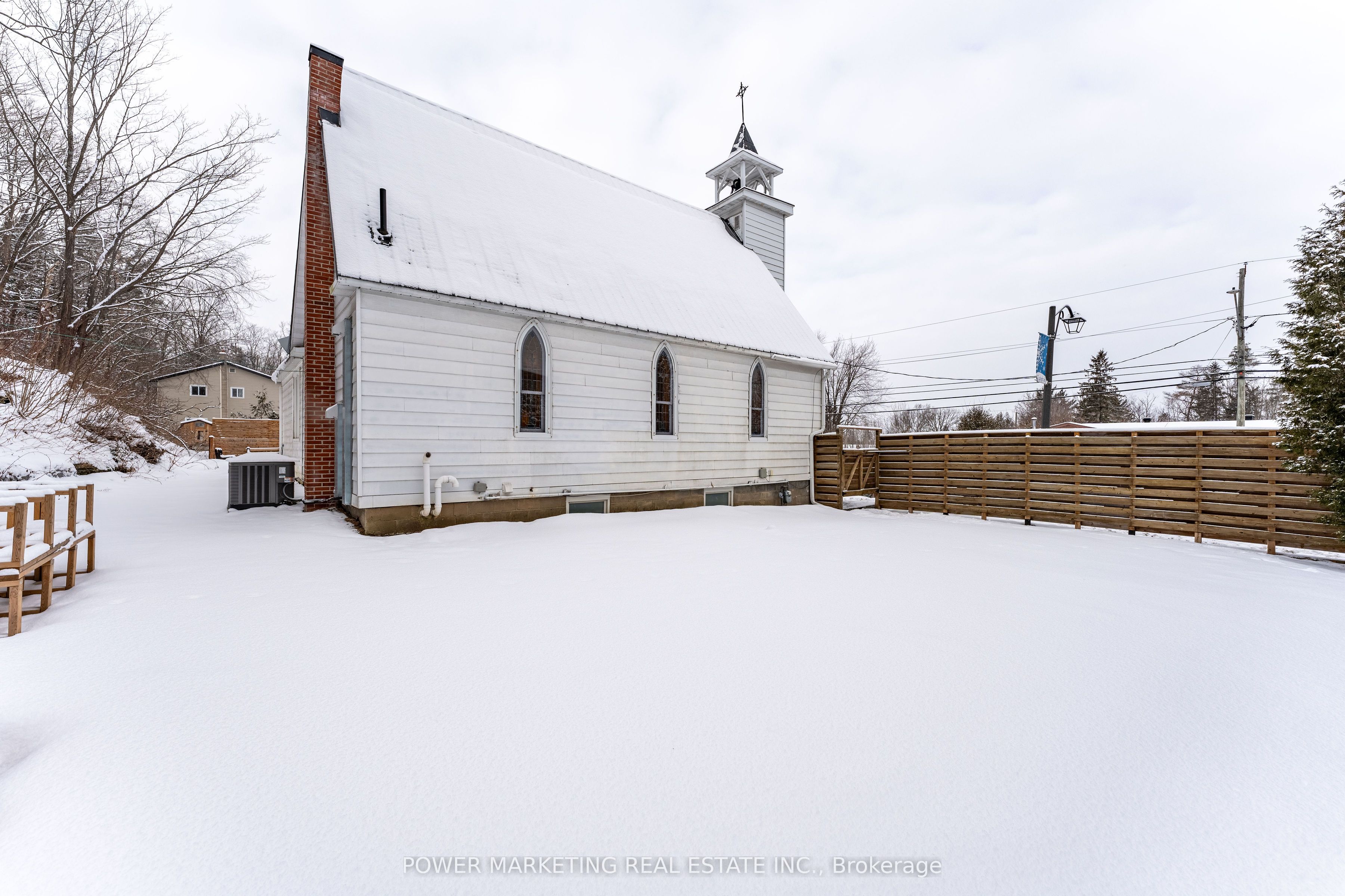 2476 Old Montreal Road Property Photo 5