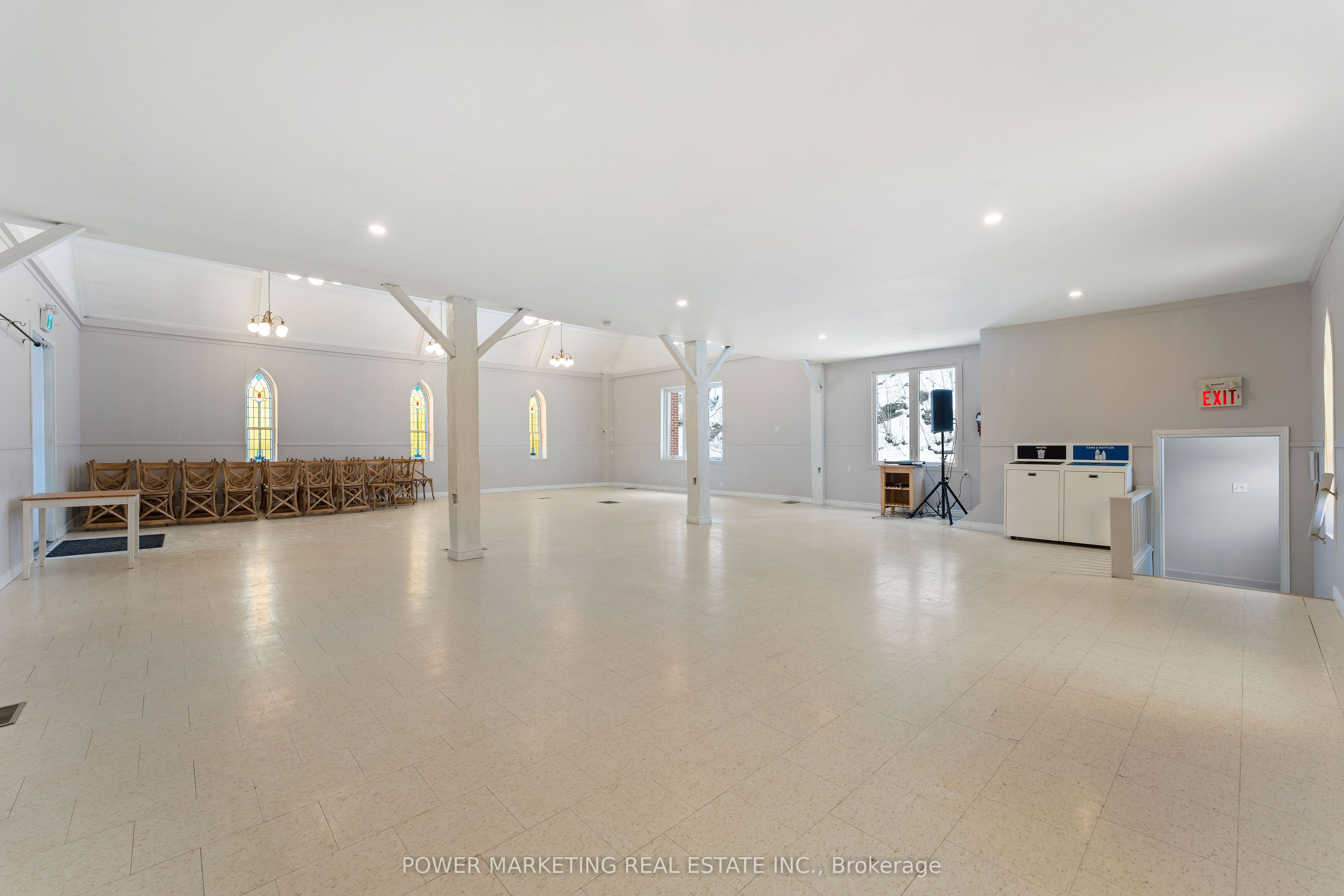2476 Old Montreal Road Property Photo 13