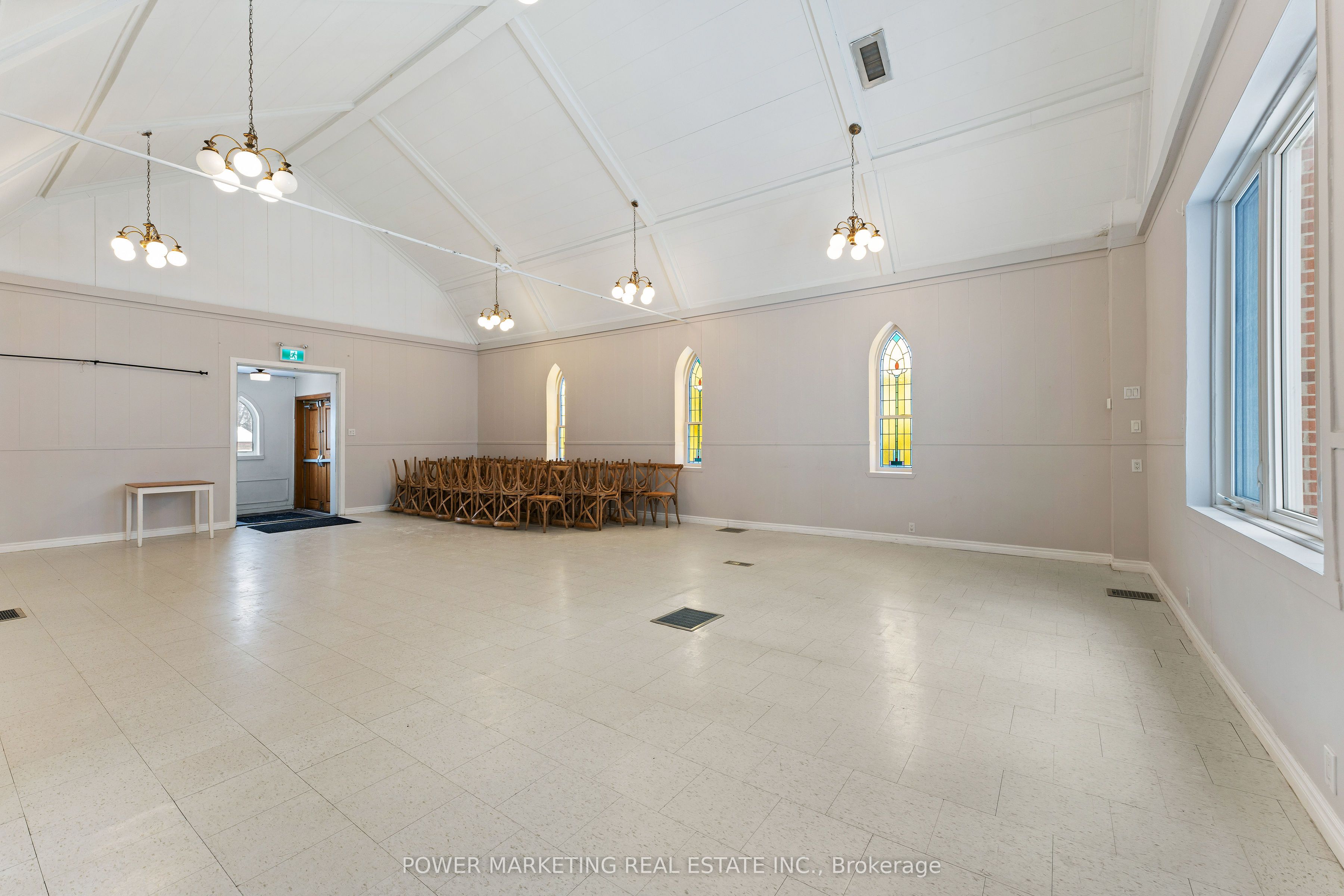 2476 Old Montreal Road Property Photo 14