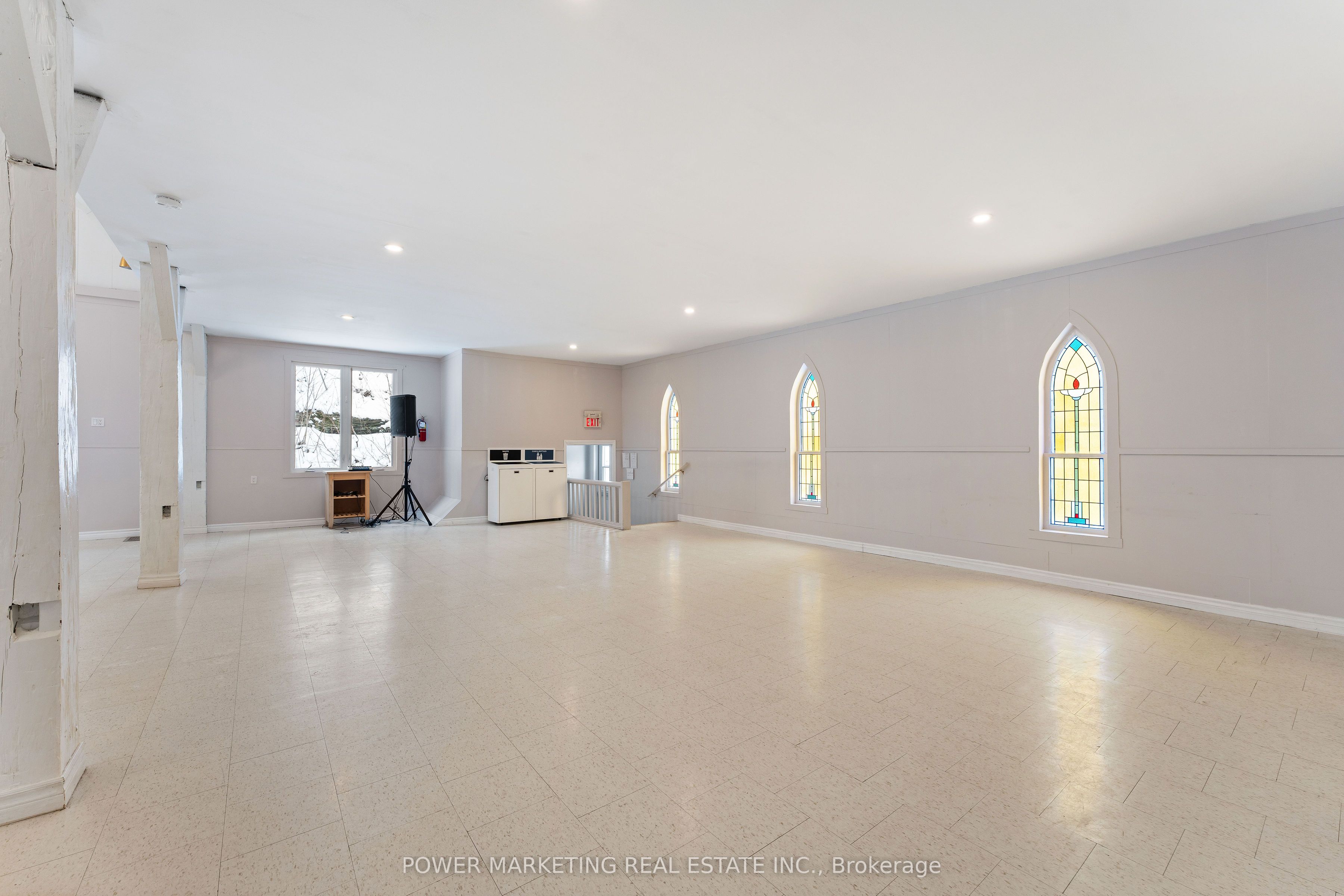 2476 Old Montreal Road Property Photo 15