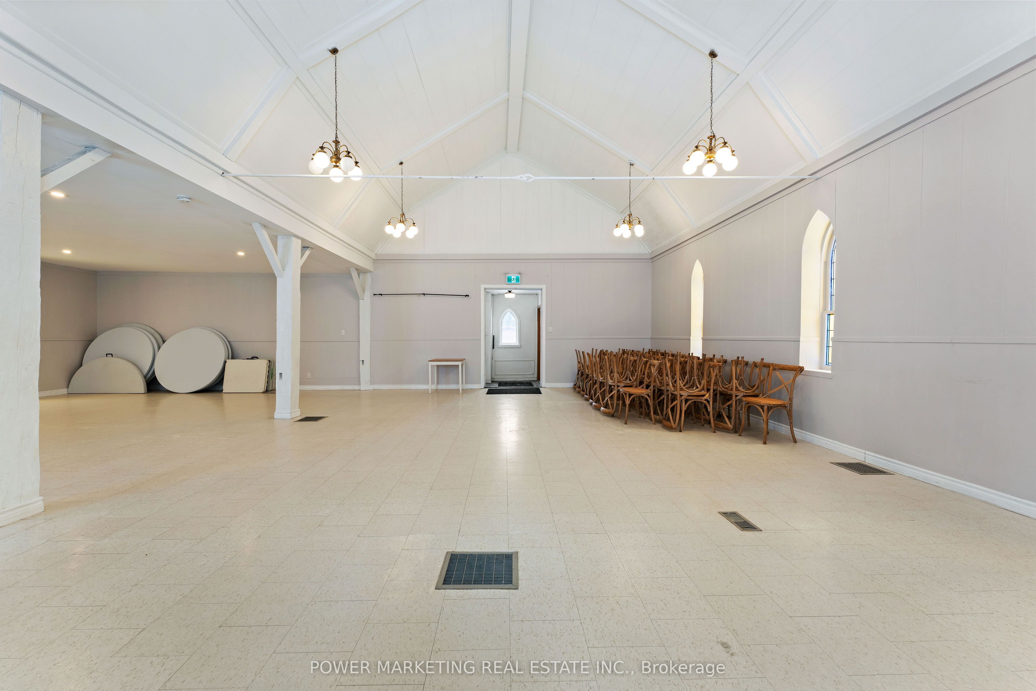 2476 Old Montreal Road Property Photo 18