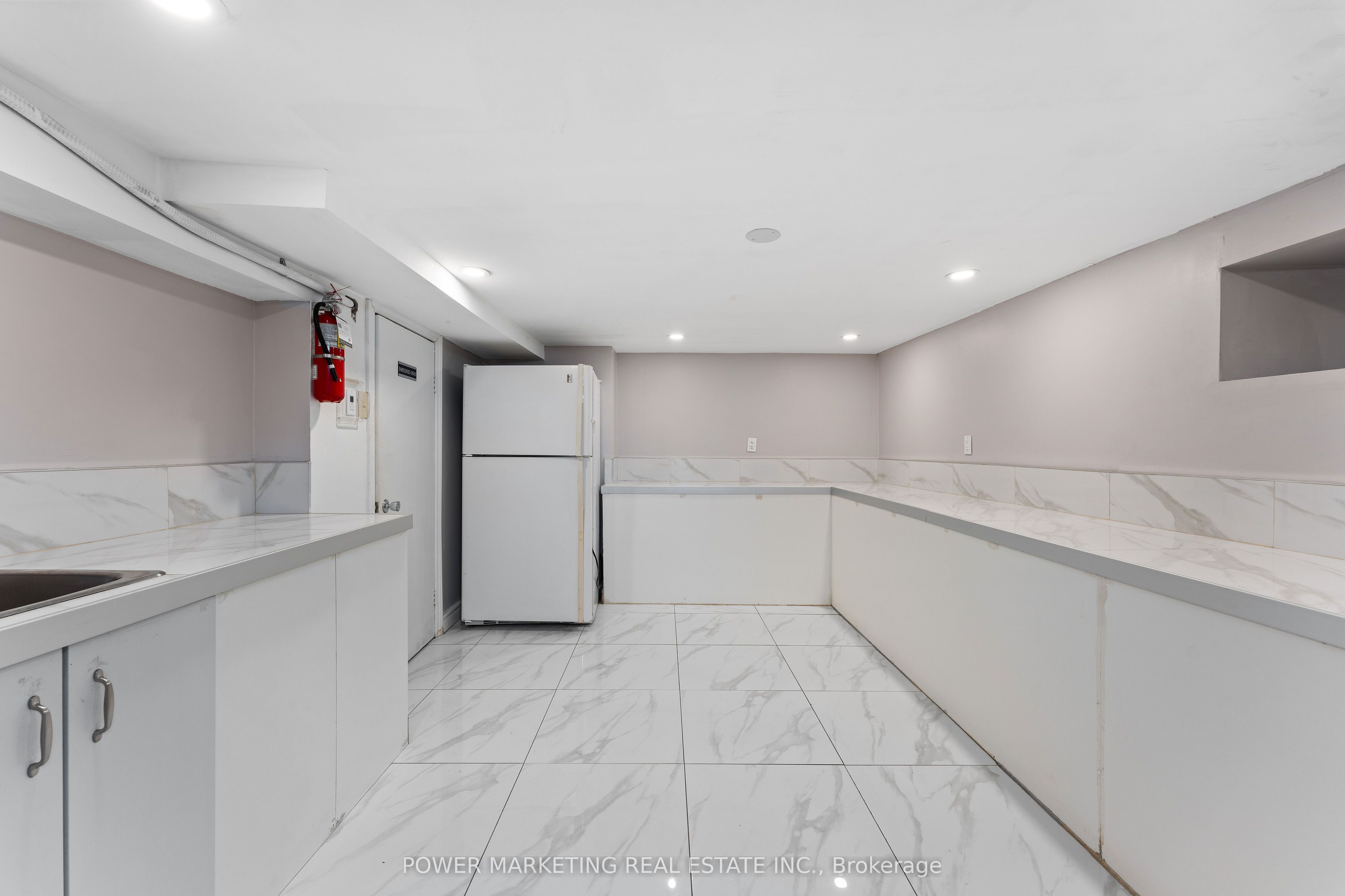 2476 Old Montreal Road Property Photo 20