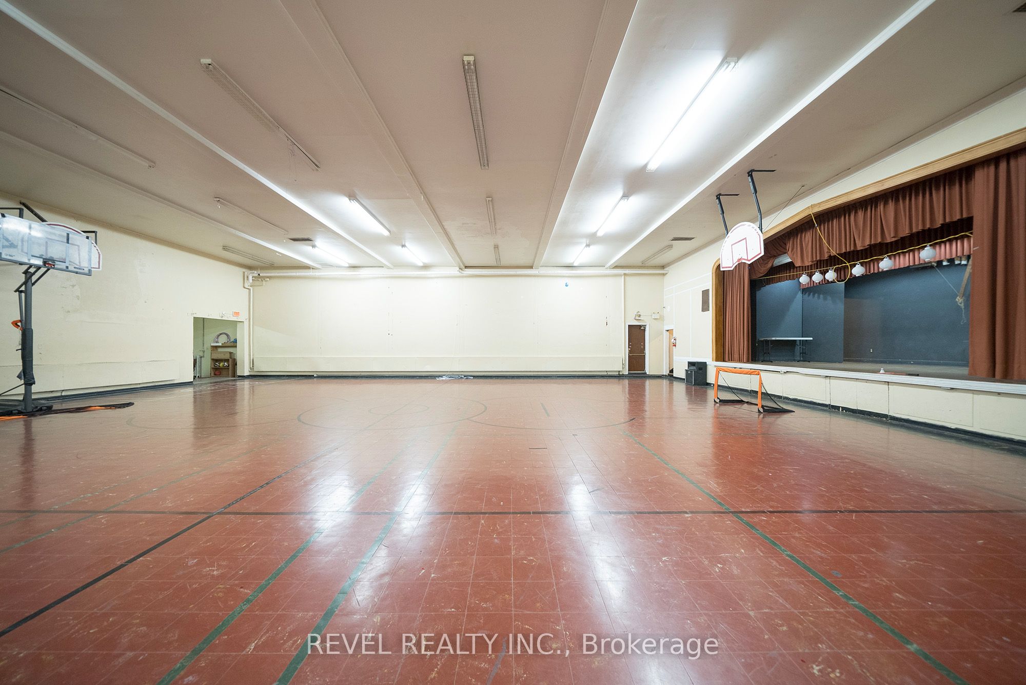 360 Colborne Street Property Photo 6
