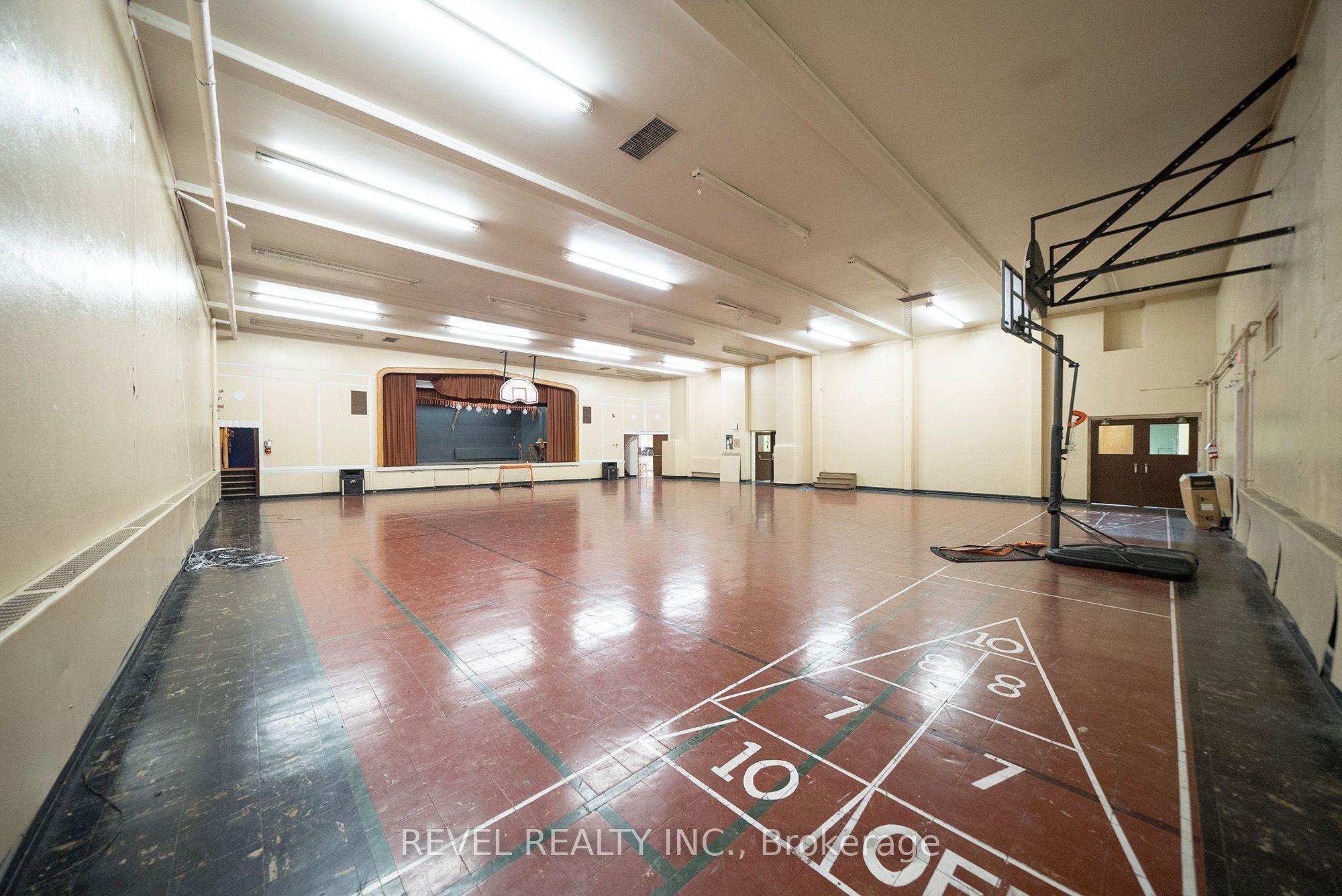360 Colborne Street Property Photo 7
