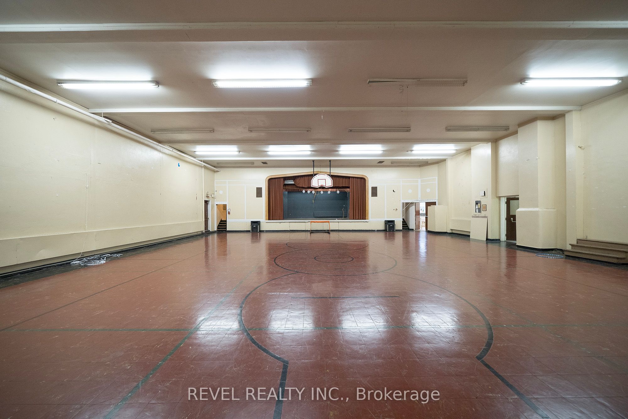 360 Colborne Street Property Photo 8