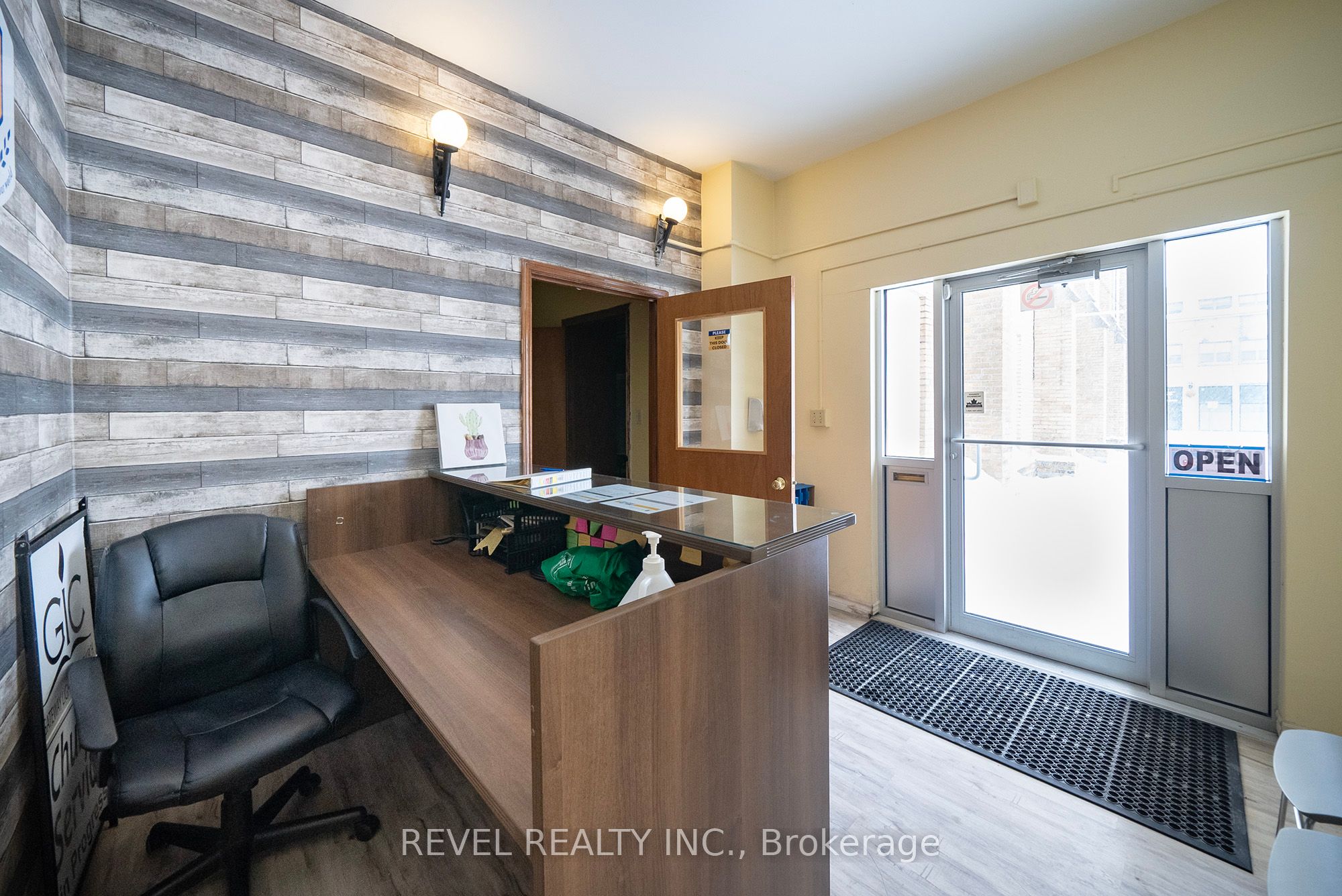 360 Colborne Street Property Photo 17