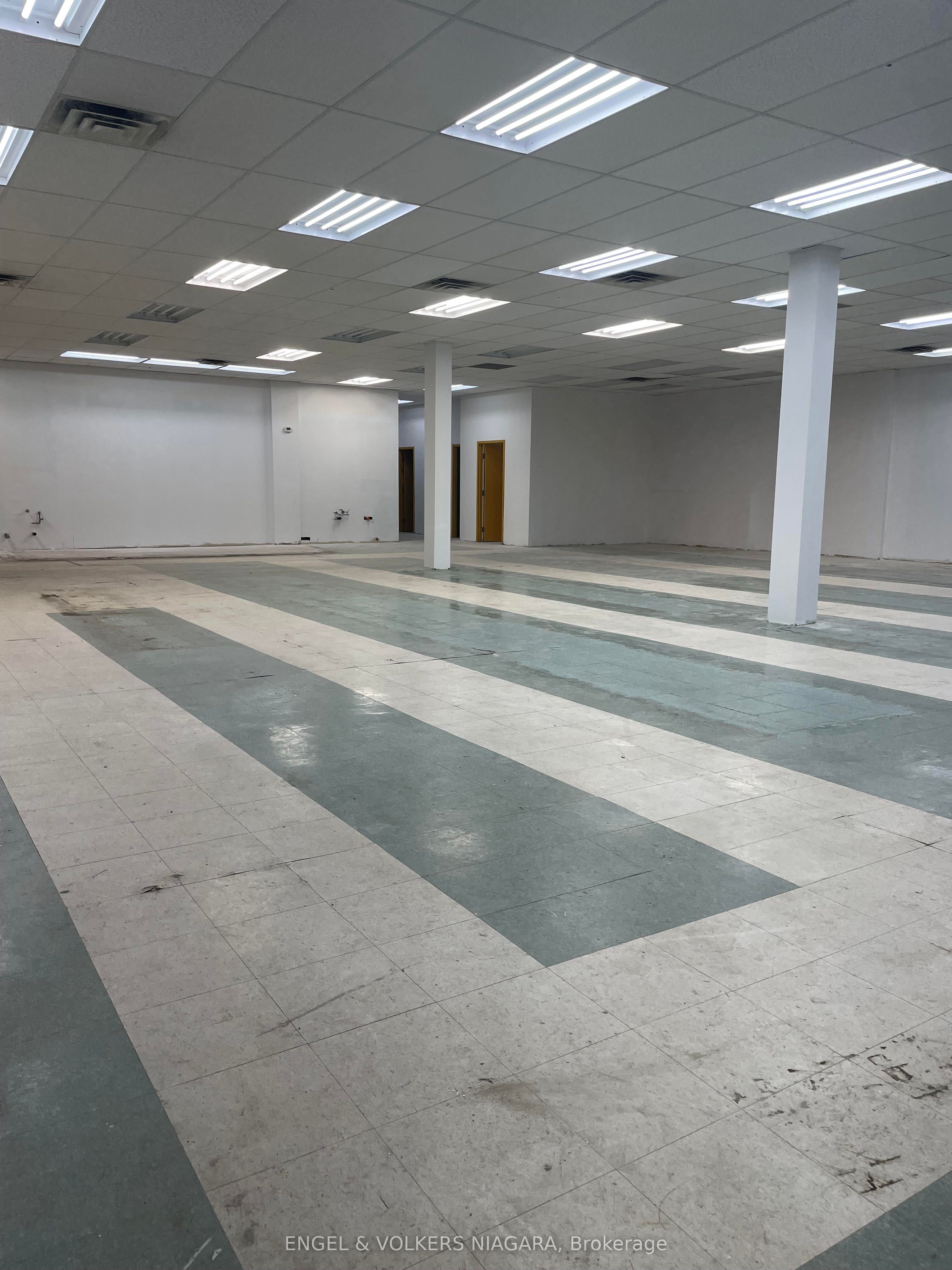 #unit 2 & 3 - 2895 St Paul Avenue Property Photo 4